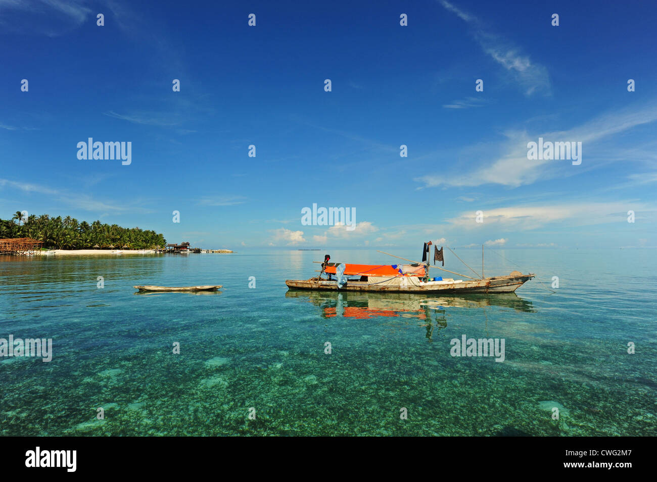 Malaysia, Borneo, Semporna, Mabul, Dayak Lau (Seezigeuner) Leben auf Booten und hölzerne Häuser auf Stelzen Stockfoto