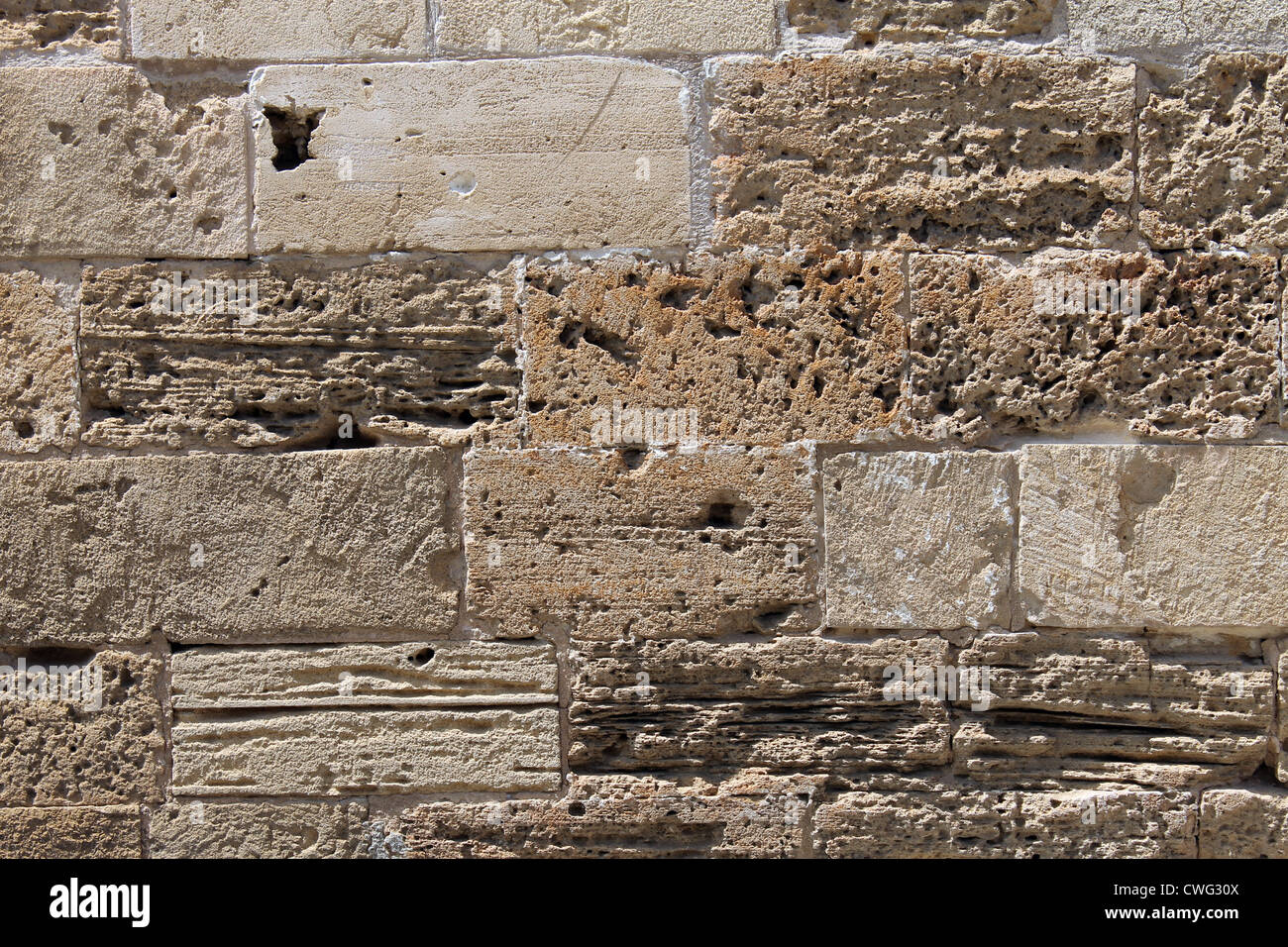 Alte, gemauerten Wand der alten römischen Gebäudes mit strukturierten Oberfläche. Stockfoto