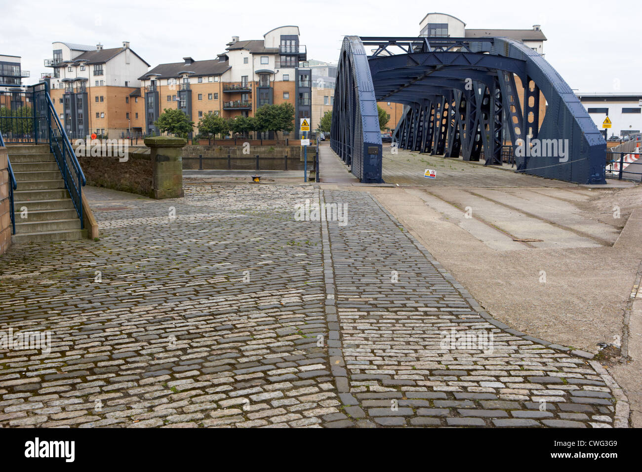 alte Victoria Swing Eisenbahnbrücke zu Rennies Isle in Leith Docks shore-Edinburgh, Schottland, England, Vereinigtes Königreich Stockfoto