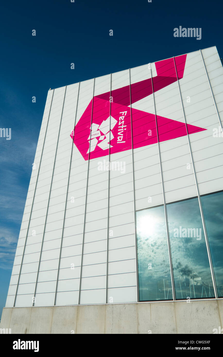 Die Turner Contemporary Gallery, Margate, mit dem 2012-Olympia-Logo. Stockfoto