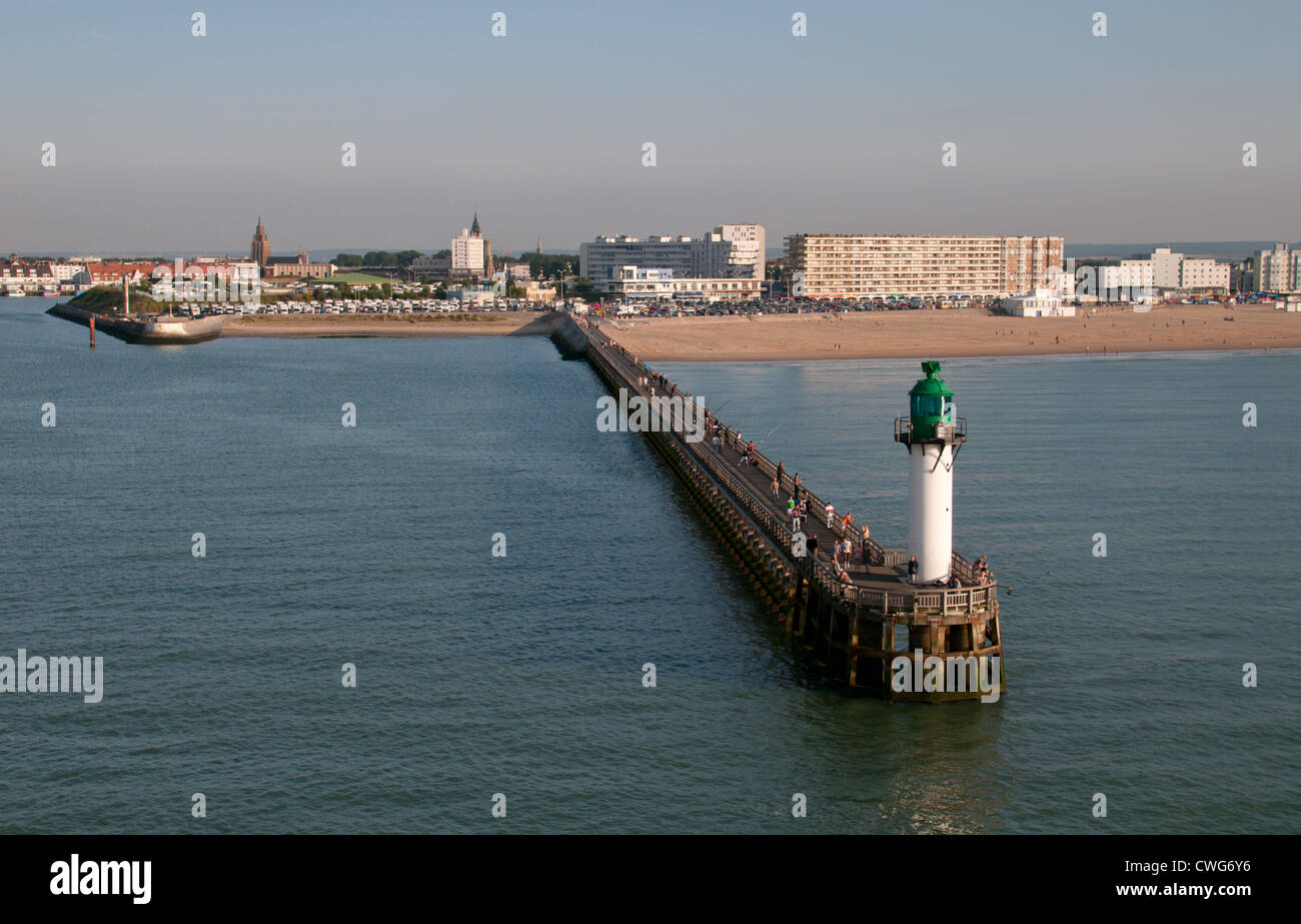 Calais Waterfront Pier mit Leuchtturm, Frankreich. Stockfoto