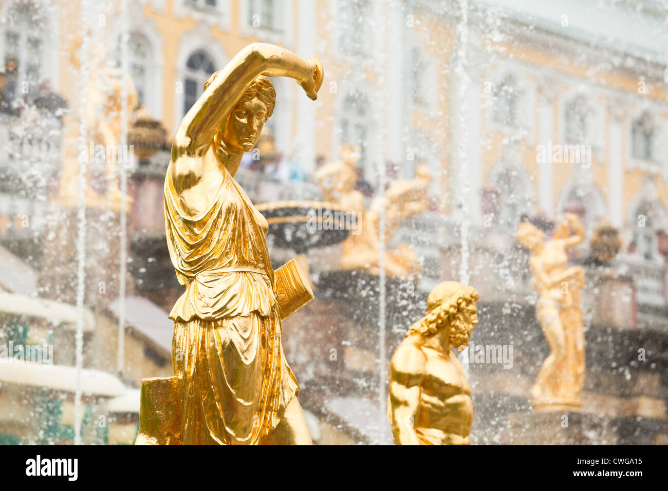 Große Kaskade Brunnen im Peterhof Palace, St. Petersburg, Russland. Stockfoto