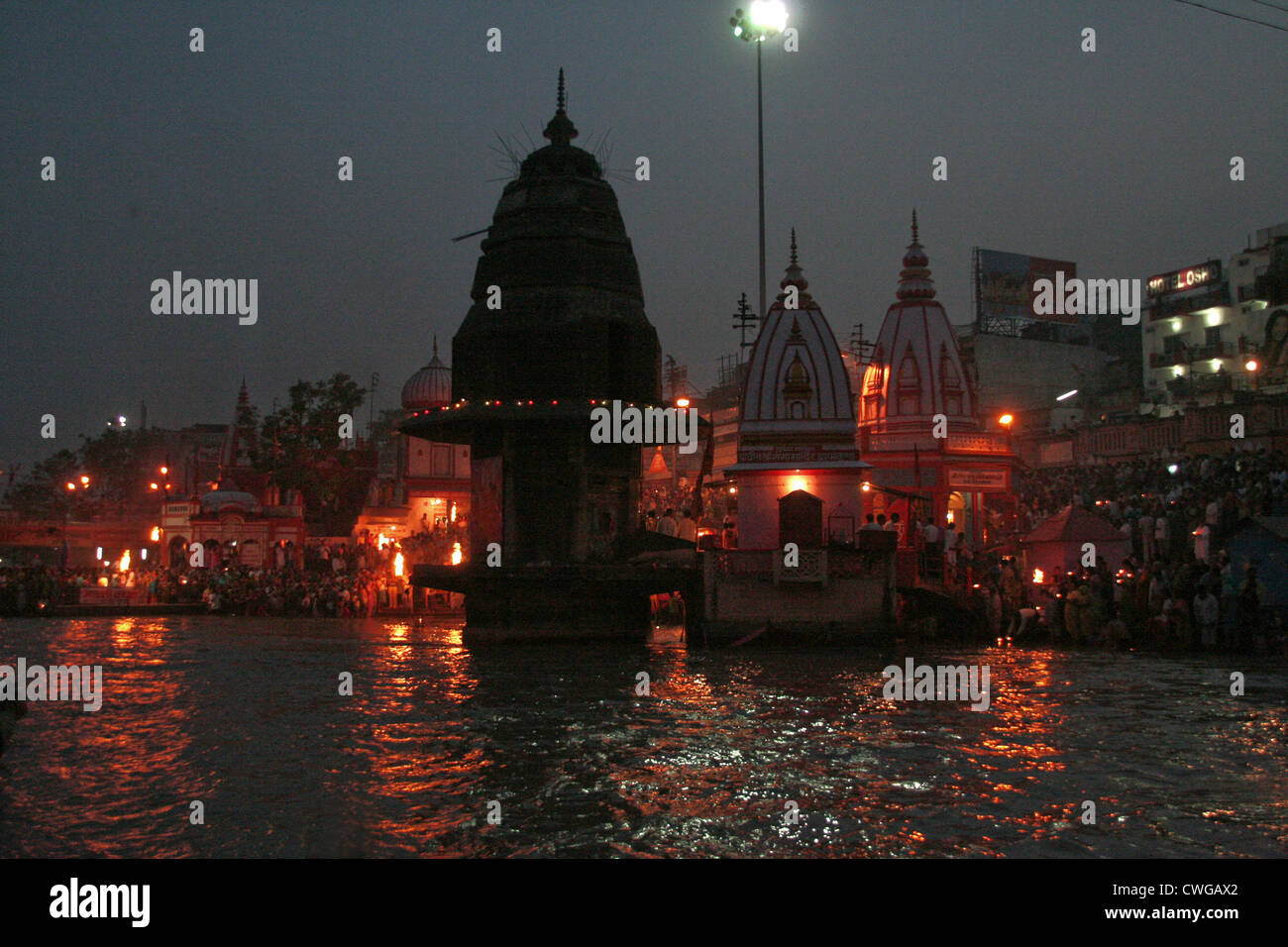 Aarthi Abendprogramm, Har-Ki-Pauri an den Ufern des Ganges, Haridwar, Bundesstaat Uttarakhand, Indien, Asien Stockfoto