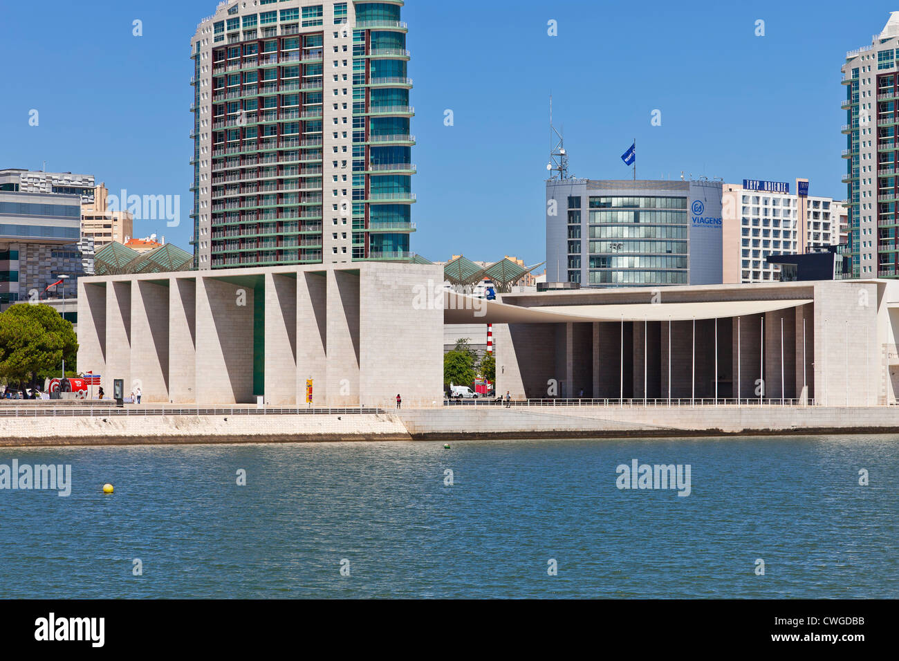 Portugiesische Pavillon (Pavilhão de Portugal) und Sao Gabriel Turm. Parque Das Nações, Lissabon, Portugal. Stockfoto