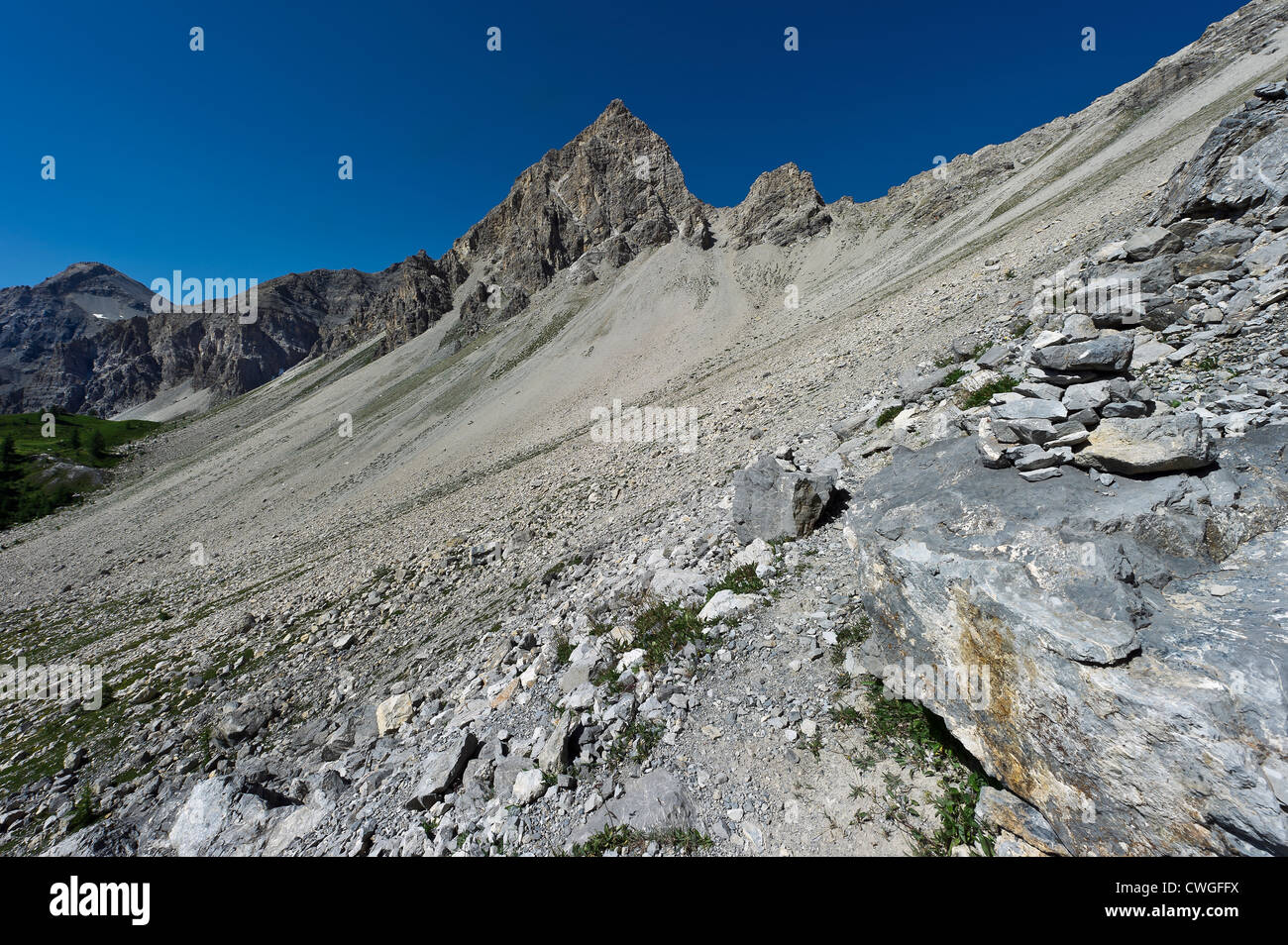 der Mount Gardiol felsigen Hang im Susa-Tal, Piemont, Italien Stockfoto