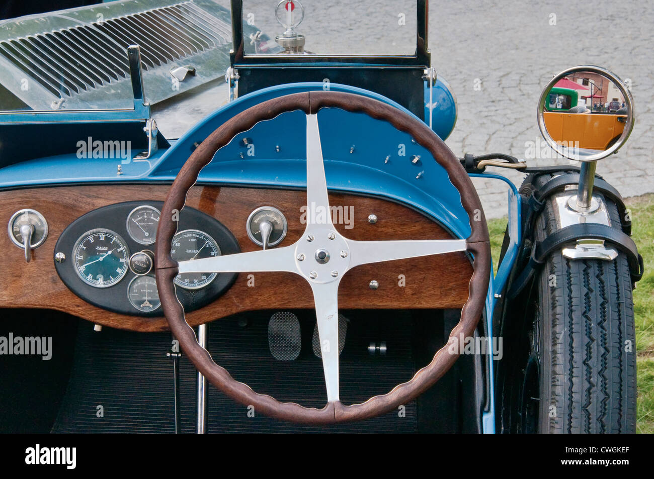 1928 Bugatti Typ 40 Roadster Dashboard Motoclassic Automesse im Topacz Schloss in Kobierzyce in der Nähe von Breslau, Niederschlesien, Polen Stockfoto