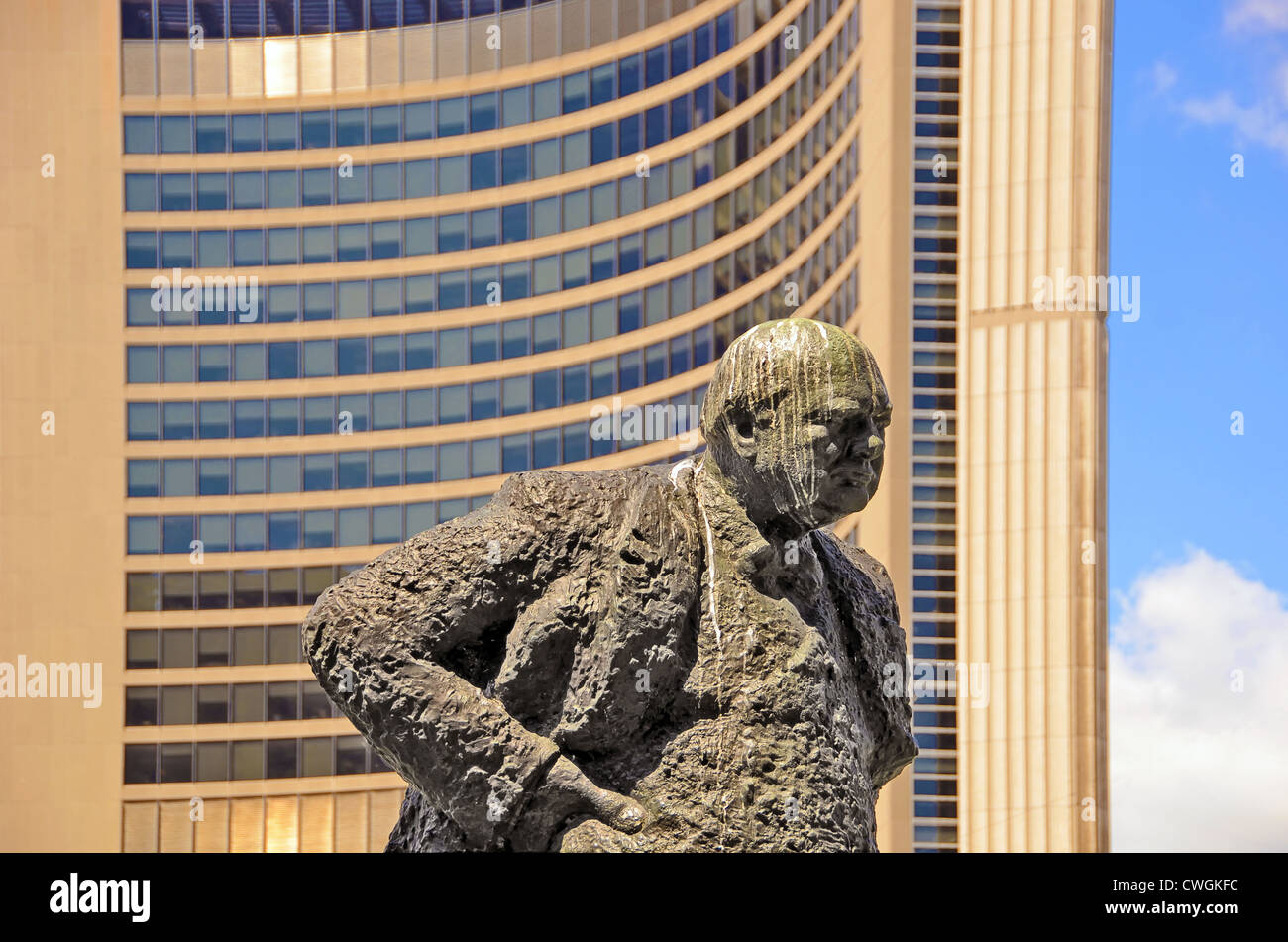 Statue von Winston Churchill am Nathan Phillips Square vor dem Rathaus in Toronto, Ontario, Kanada. Stockfoto