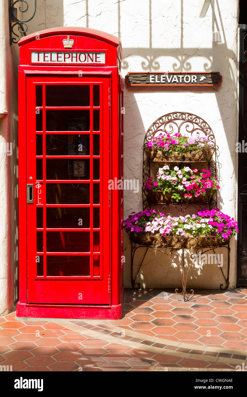 Britische Telefonzelle in "Santa Barbara", California Stockfoto