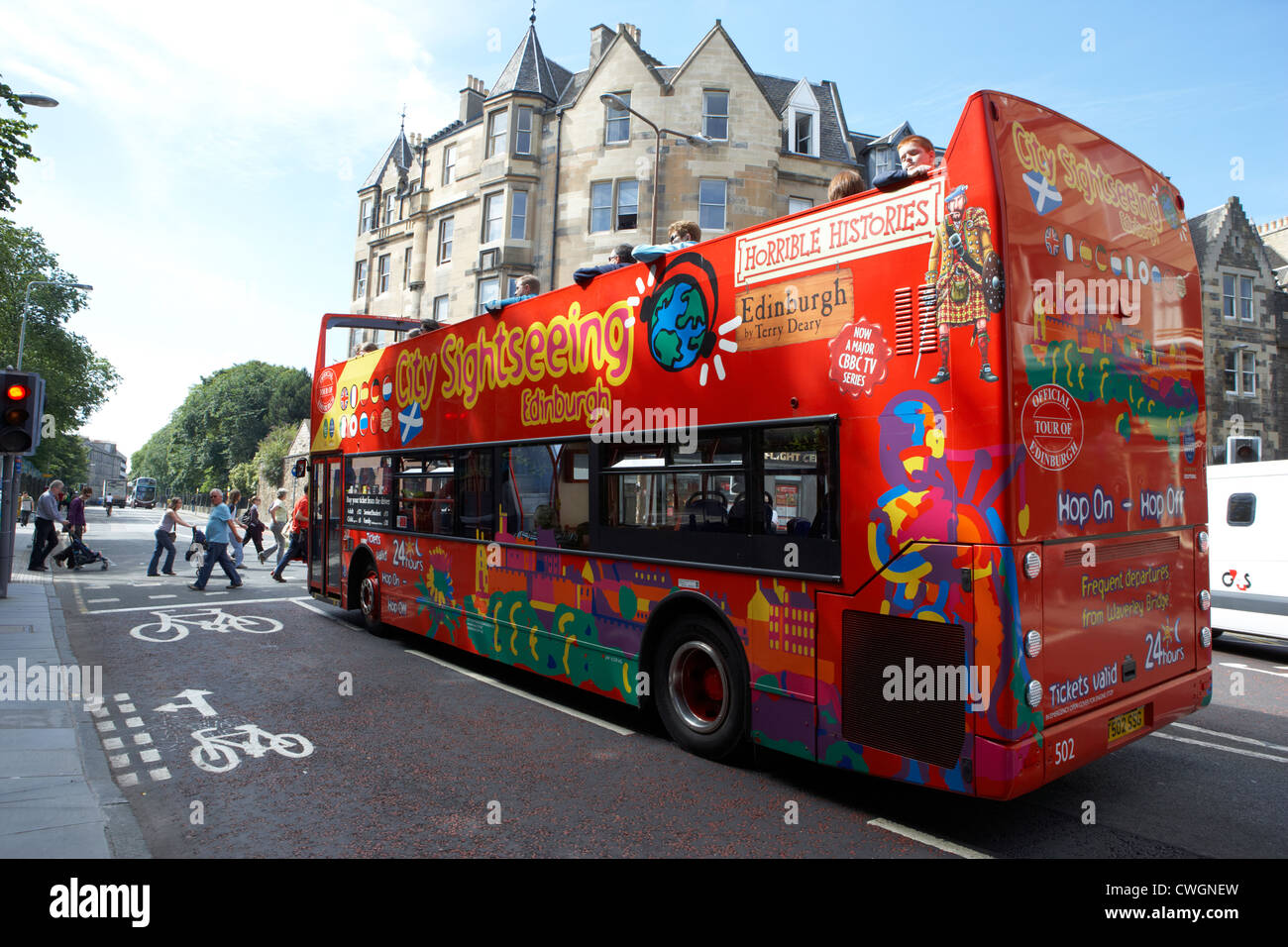 roten City-Sightseeing-Bus auf Teviot platzieren, Edinburgh, Schottland, England, Vereinigtes Königreich Stockfoto