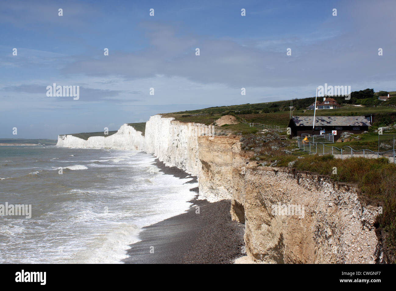 DIE SIEBEN SCHWESTERN KLIPPEN VON BIRLING GAP GESEHEN. EAST SUSSEX, UK. Stockfoto