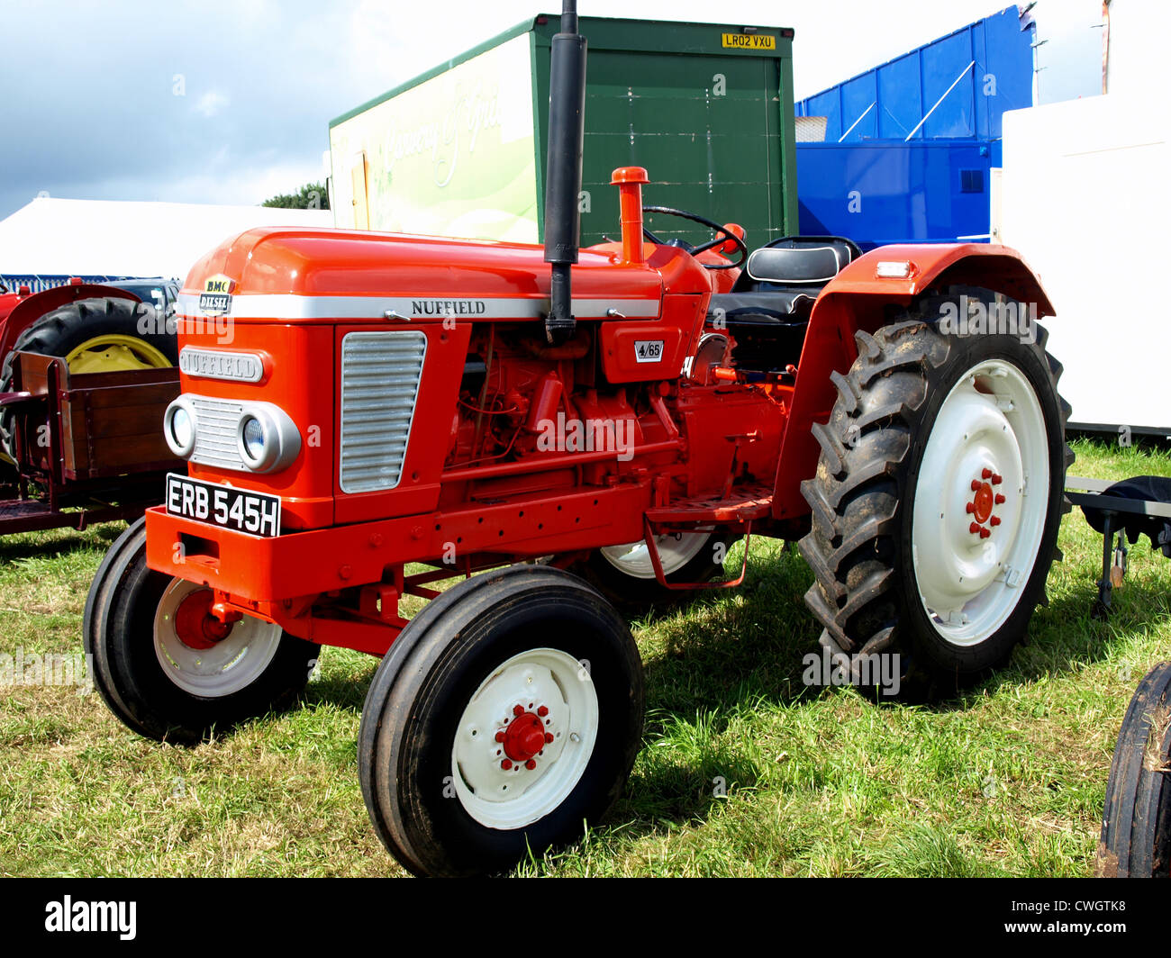 Der Nuffield 4/65-Diesel-Traktor auf dem Moorgreen Land zeigen, Watnall, Nottinghamshire, England, Vereinigtes Königreich, 2012; Stockfoto