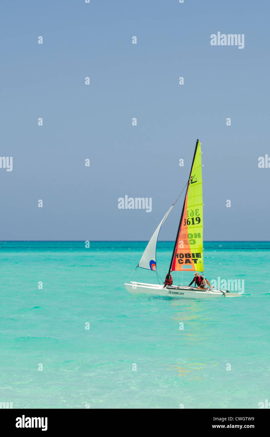 Segelboot Strand Sol Cayo Santa Maria Resort, Cayo Santa Maria, Kuba. Stockfoto