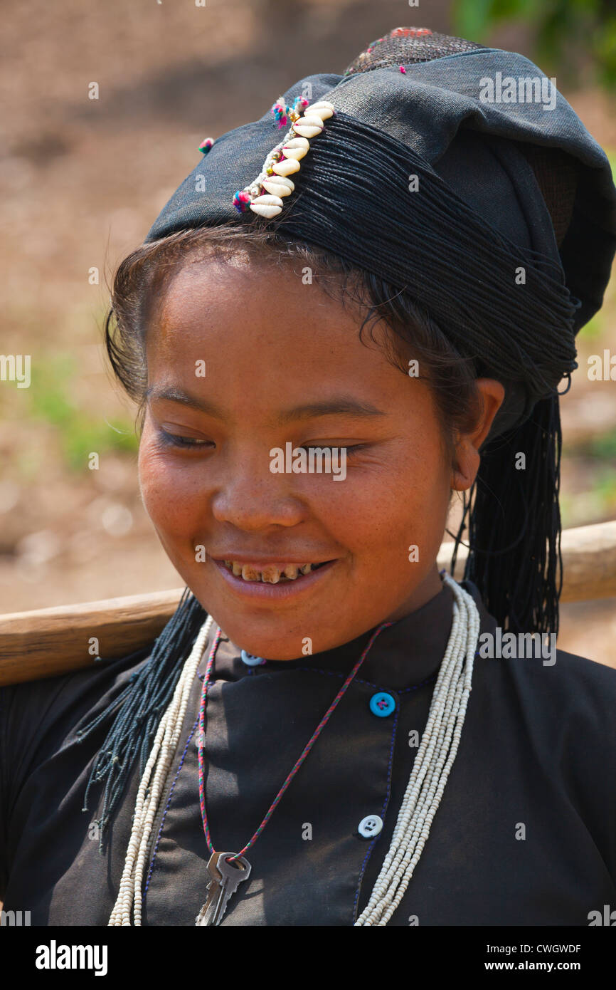 Eine ANN TRIBAL Frau in einem Dorf in der Nähe von KENGTUNG oder KYAINGTONG - MYANMAR Stockfoto