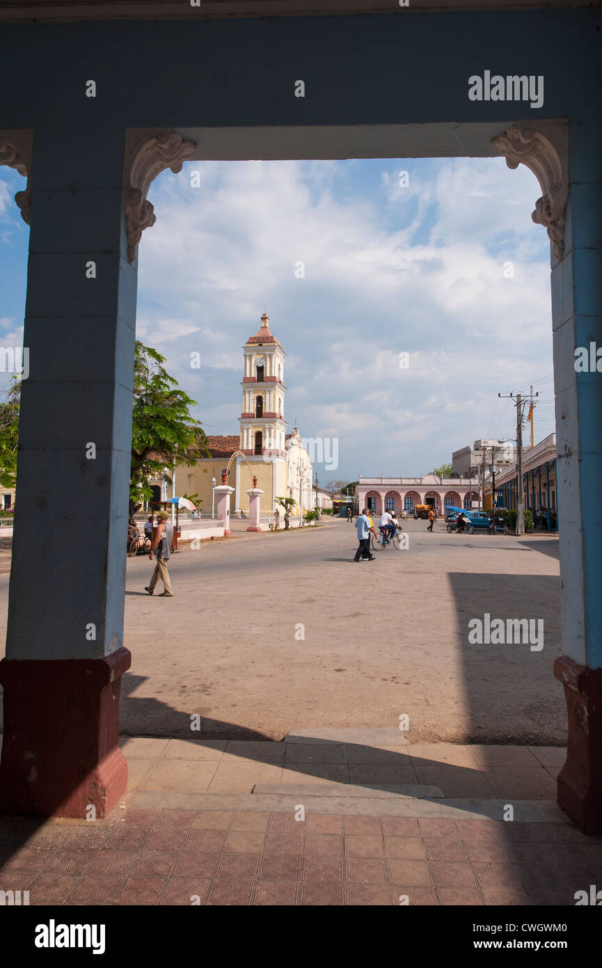 Iglesia Mayor de San Juan Bautista Kirche vom Torbogen in Remedios, Kuba. Stockfoto