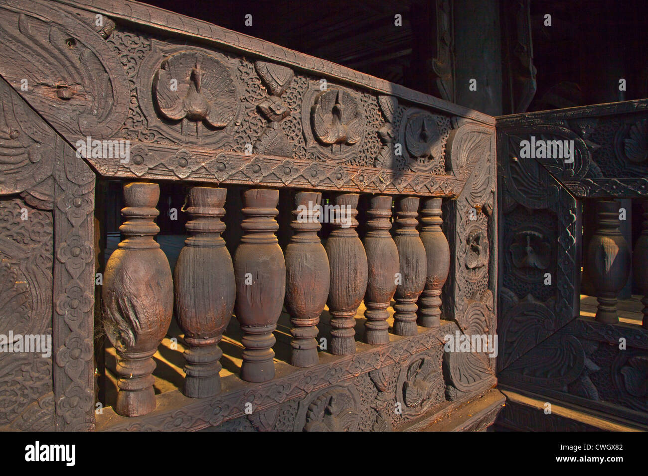 Das Teakholz BAGAYA KYAUNG Kloster stammt aus dem 1834 in historischen INWA der birmanischen reiche Hauptstadt seit 400 Jahren - MYANMAR Stockfoto