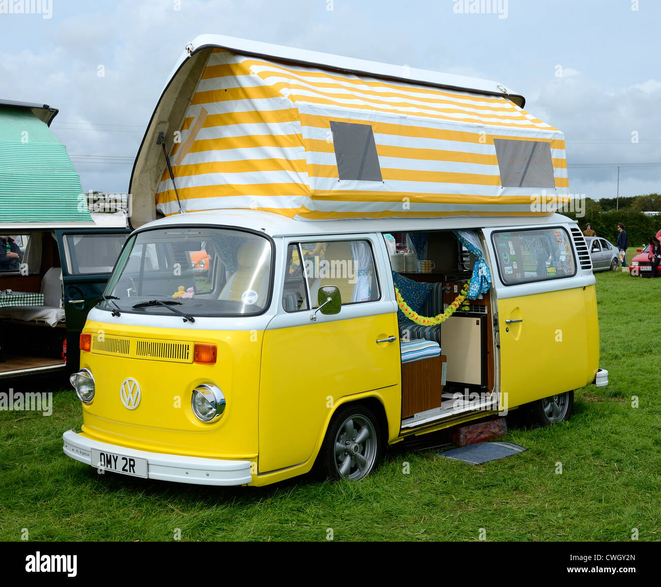 VW Wohnmobil auf einer Volkswagen-Kundgebung in Cornwall, Großbritannien Stockfoto