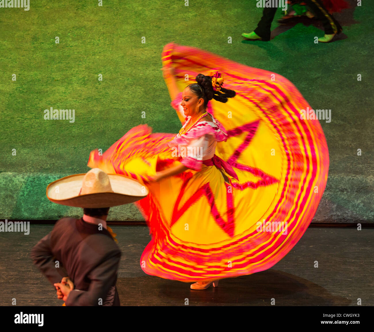 traditionelle kulturelle Tänze aus dem Bundesstaat Tobasco "Son De La Negra", durchgeführt in Xcaret Mexiko Simulationsspiel Stockfoto