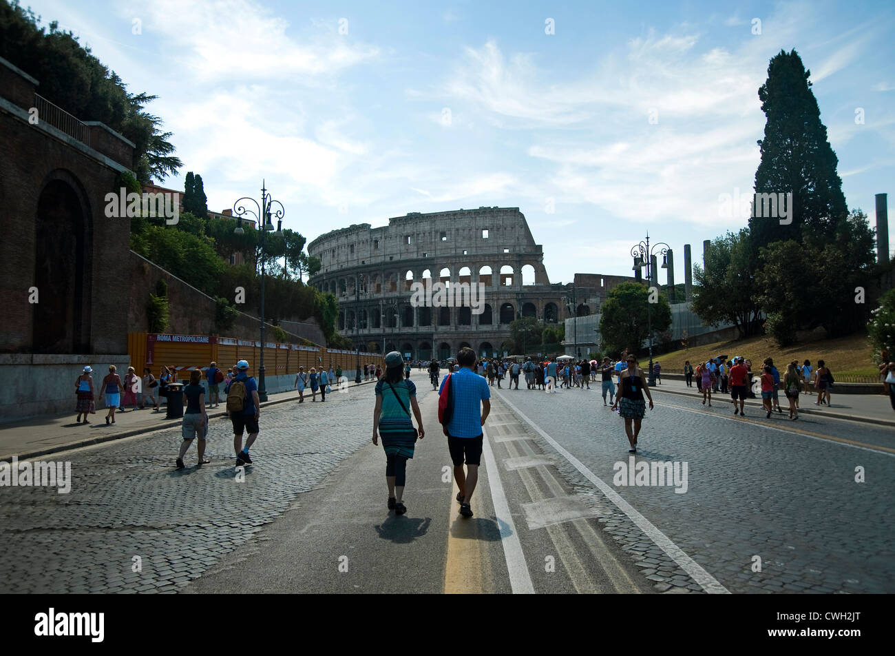 Rom, Italien - Via dei Fori Imperiali, einer Fußgängerzone am Sonntag. Stockfoto