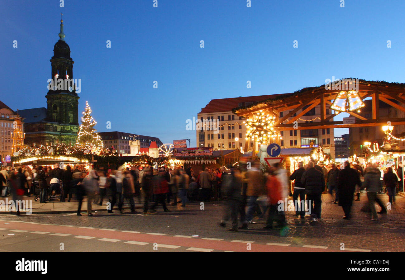 Dresden, Strietzelmarkt in der Abenddämmerung Stockfoto