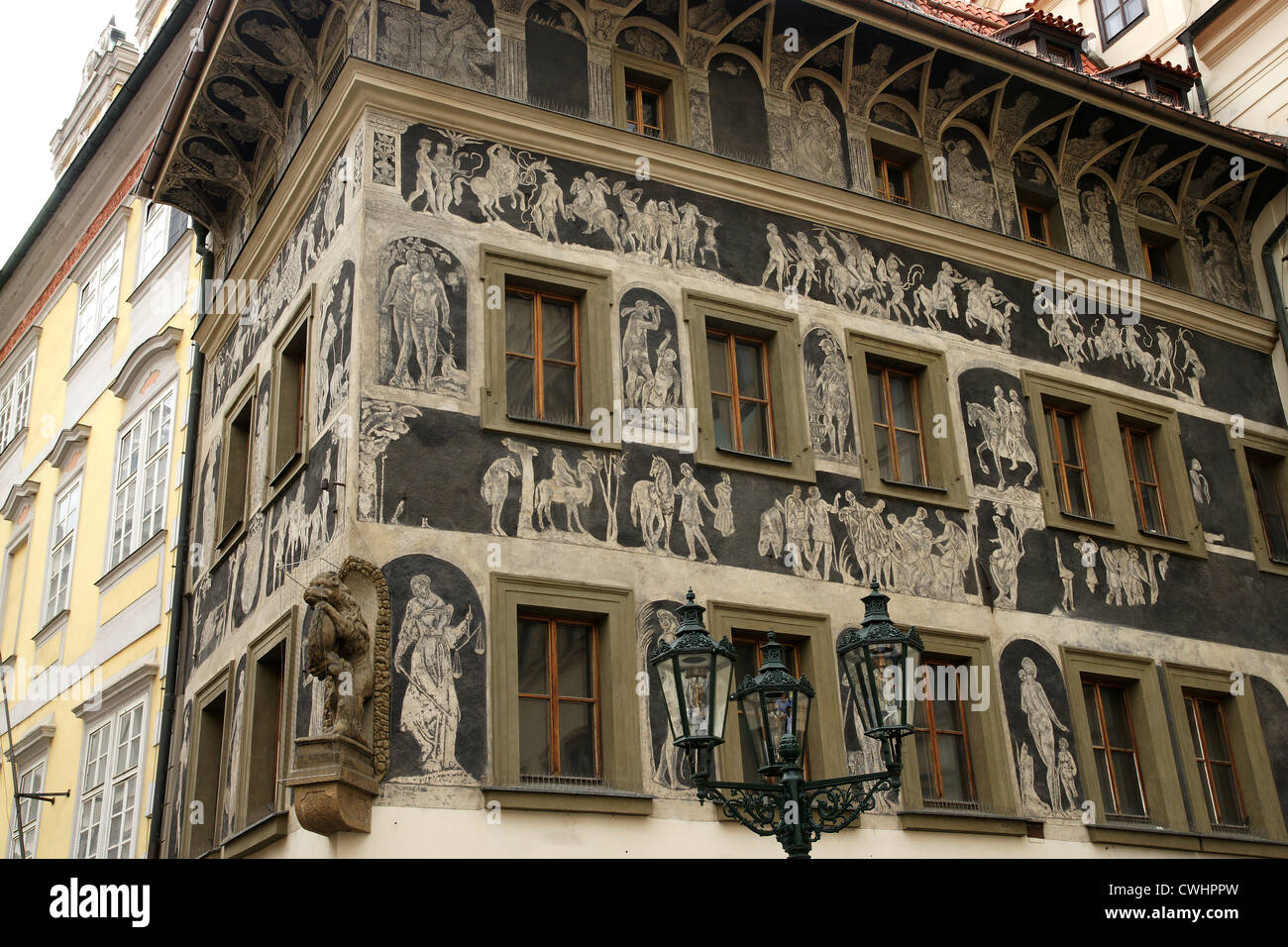 Tschechische Republik. Prag. Das Haus in der Minute (Dum u Minuty). Altstädter Ring. Hoch-Renaissance mit einem Sgraffito-Fassade. Stockfoto