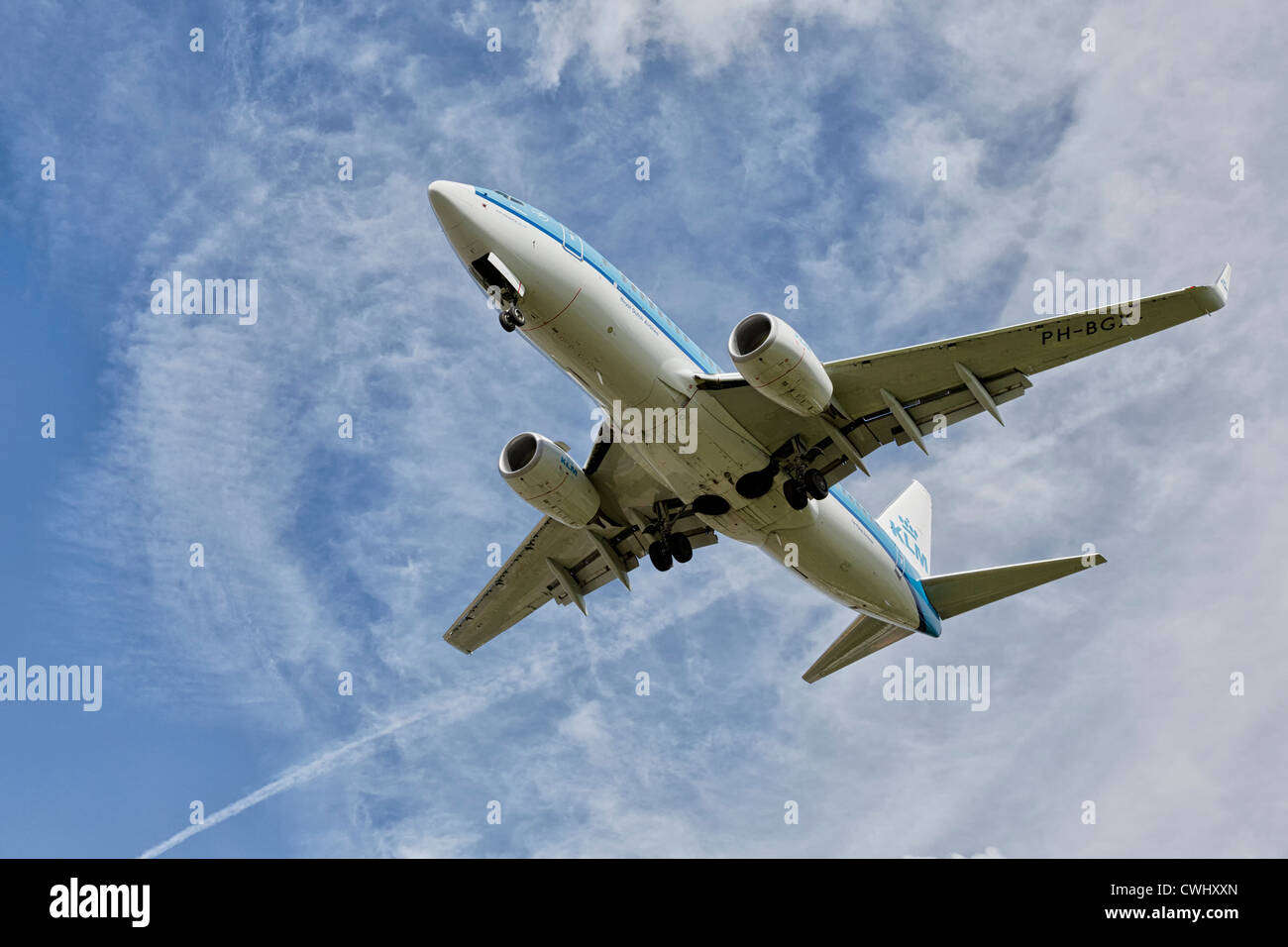 Eine Boeing 737 der KLM Royal Dutch Airlines im Endanflug Stockfoto