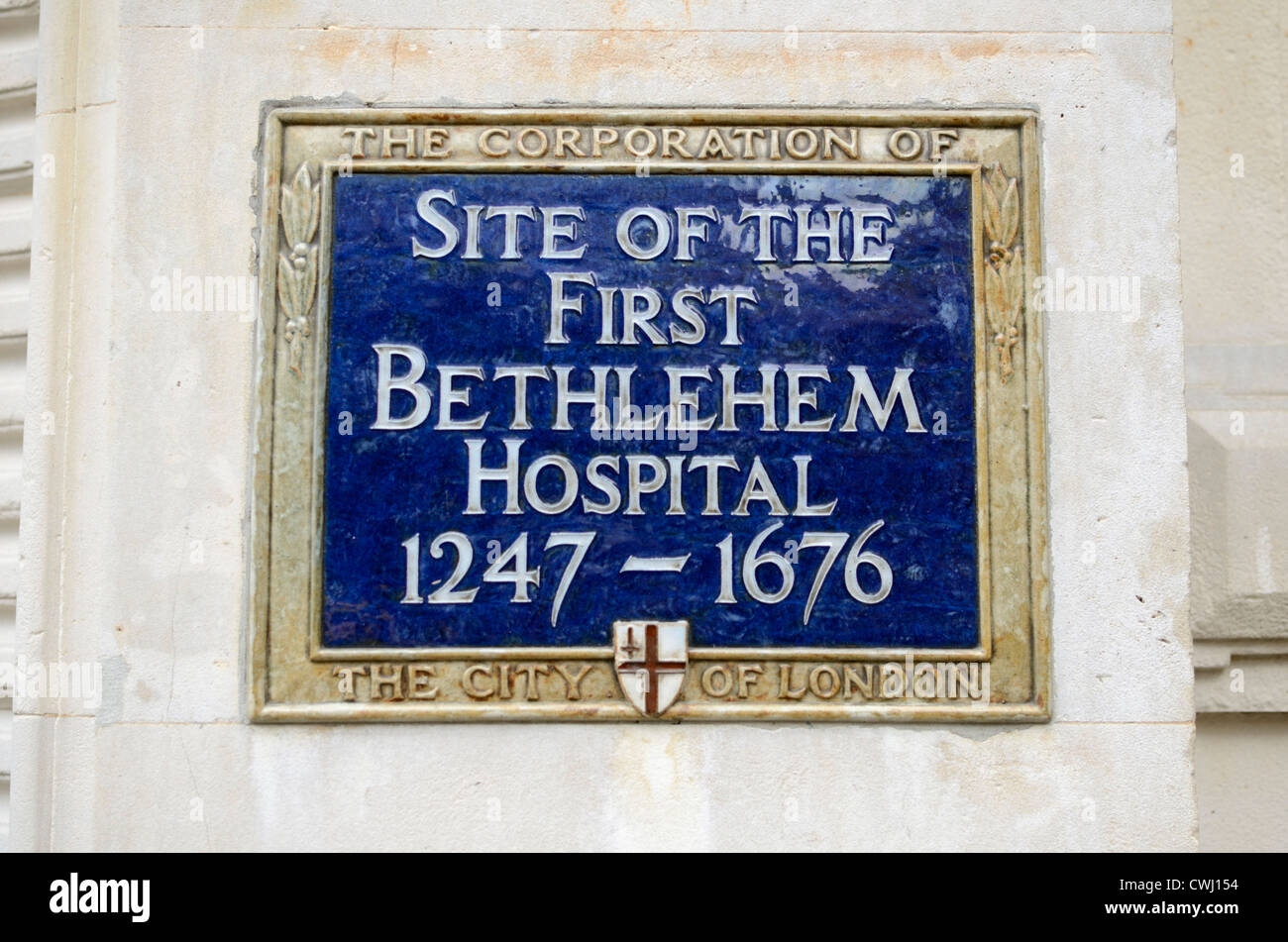 Blaue Plakette, die Kennzeichnung der Website das erste Bethlehem-Krankenhaus, Liverpool Street, London, England Stockfoto