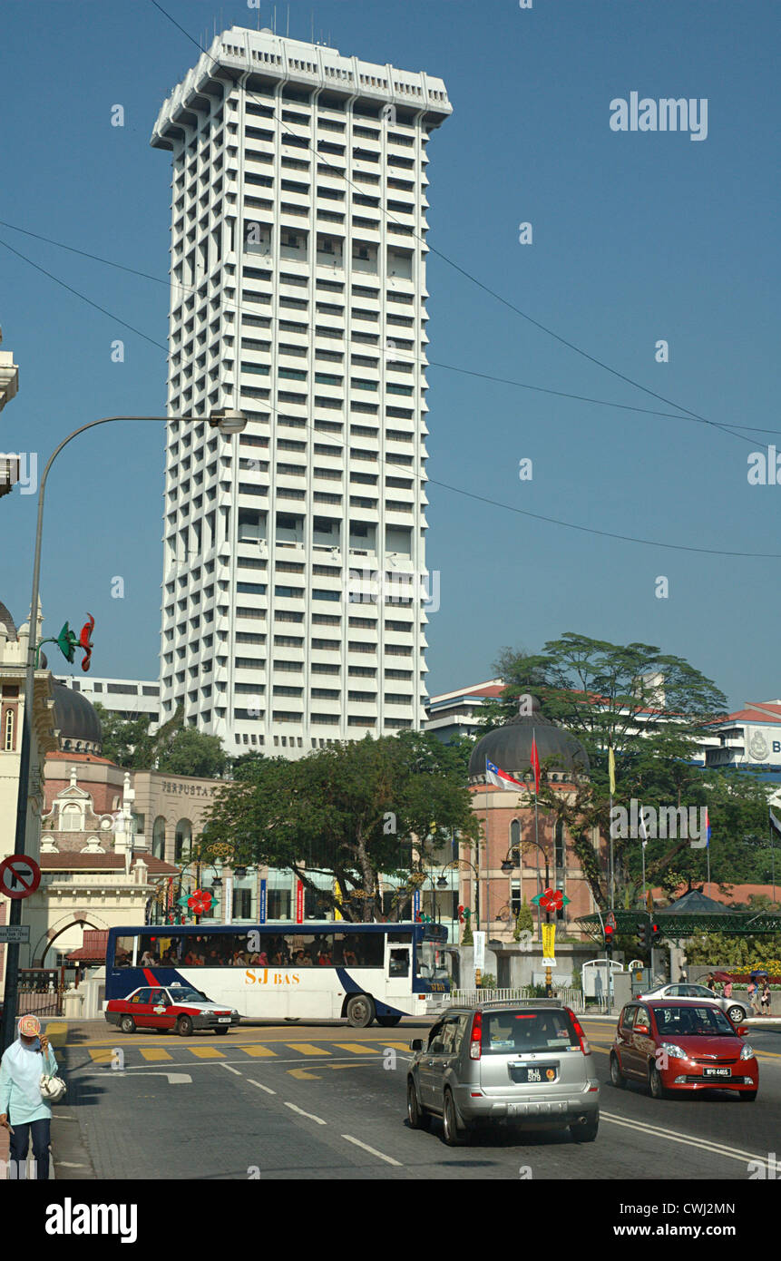 Royal Malaysian Police HQ, Bukit Aman, mit Blick auf Merdeka Square, gesehen vom Ende des Leboh Pasar Basar. Kuala Lumpur, Buchladen Stockfoto