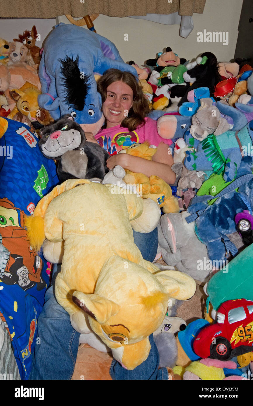 Caroline Rayners großen Disney Kollektion in ihrem Schlafzimmer zu Hause in Bromley, Kent Stockfoto
