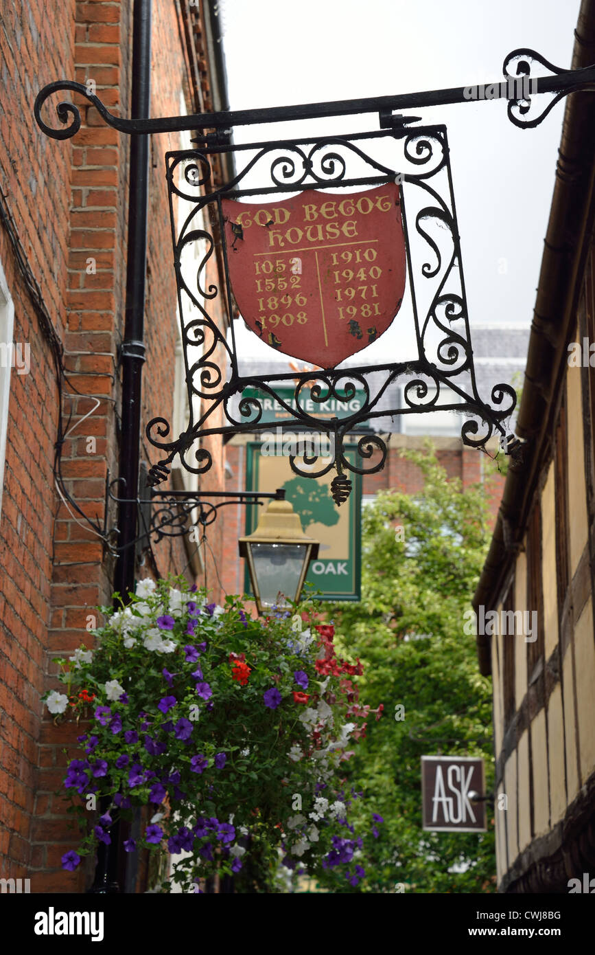 11. Jahrhundert Manor von Gott gezeugt hat Zeichen, High Street, Winchester, Hampshire, England, Vereinigtes Königreich Stockfoto