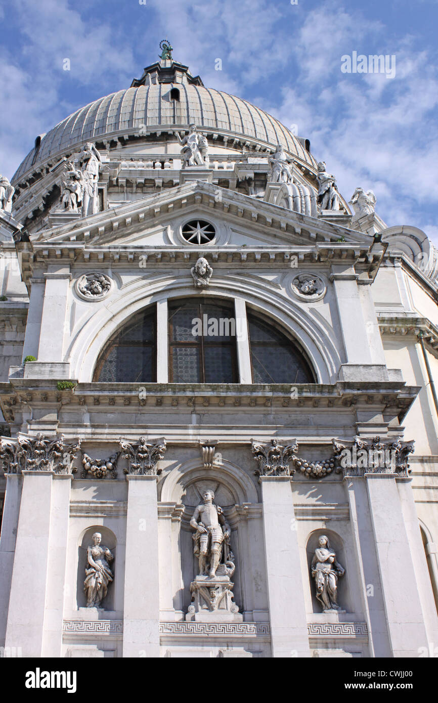 Italien. Venedig. Die Kathedrale Santa Maria della Salute. Detail des Designs Stockfoto