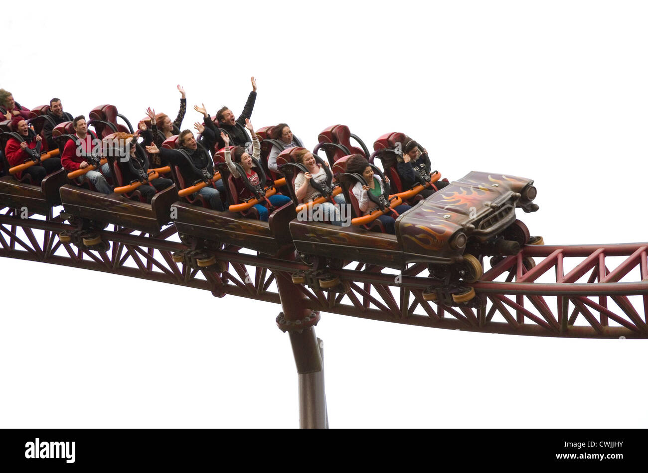 Gruppe von Menschen, die reiten die Achterbahn "Rita - Queen of Speed" in Alton Towers Stockfoto