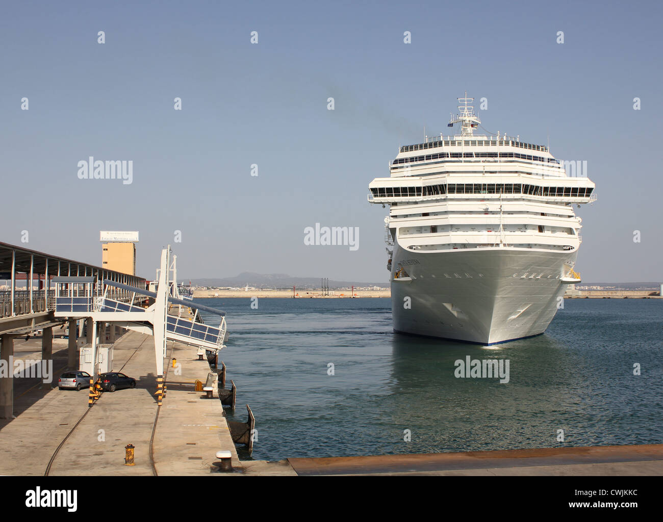 Nächster Halt Marseille - Costa Kreuzfahrt-Reedereien Kreuzfahrtschiff "Costa Serena" Abfahrt Hafen von Palma De Mallorca, Balearen, Stockfoto