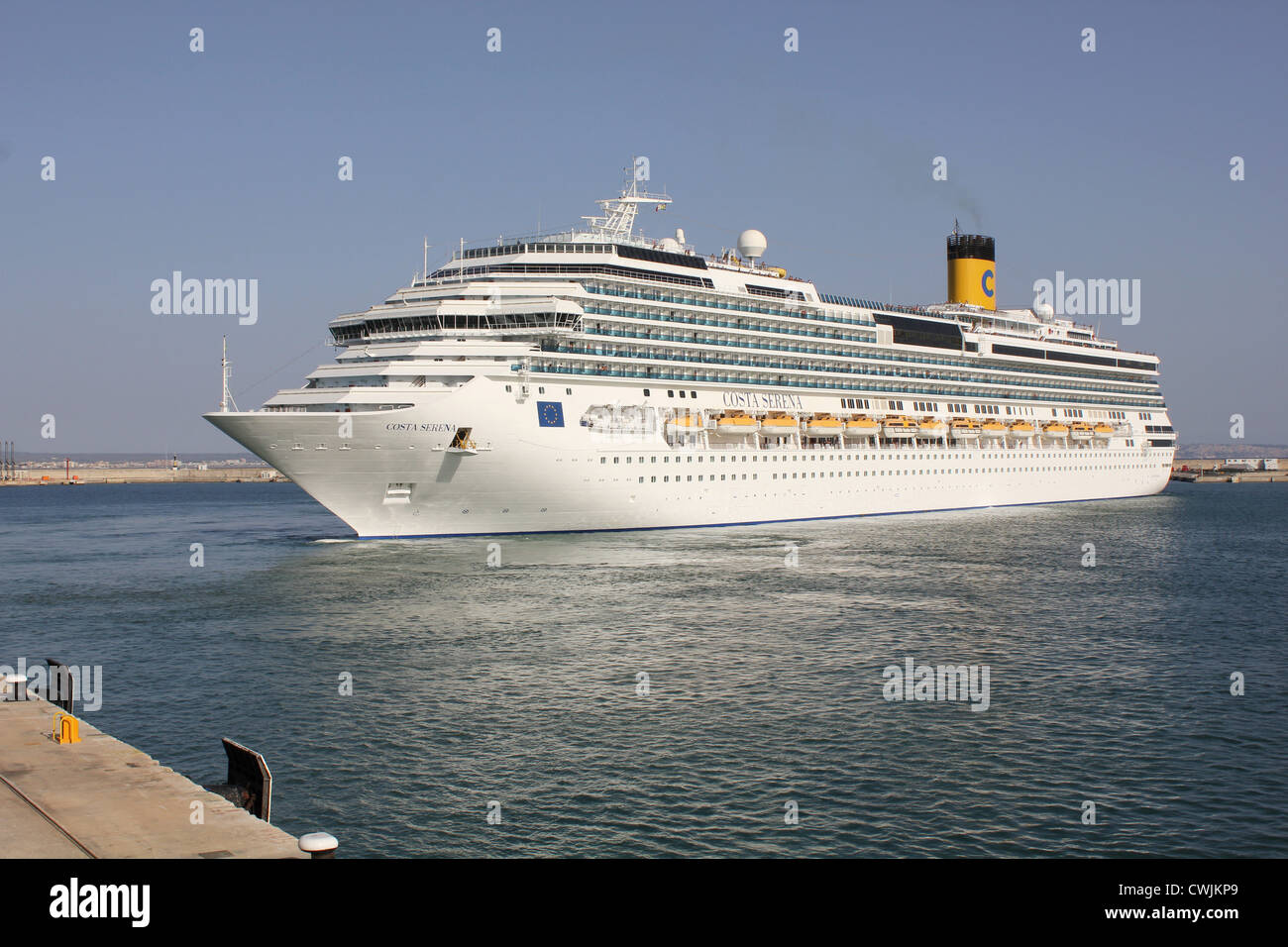 Nächster Halt Marseille - Costa Kreuzfahrt-Reedereien Kreuzfahrtschiff "Costa Serena" Abfahrt Hafen von Palma De Mallorca, Balearen Stockfoto