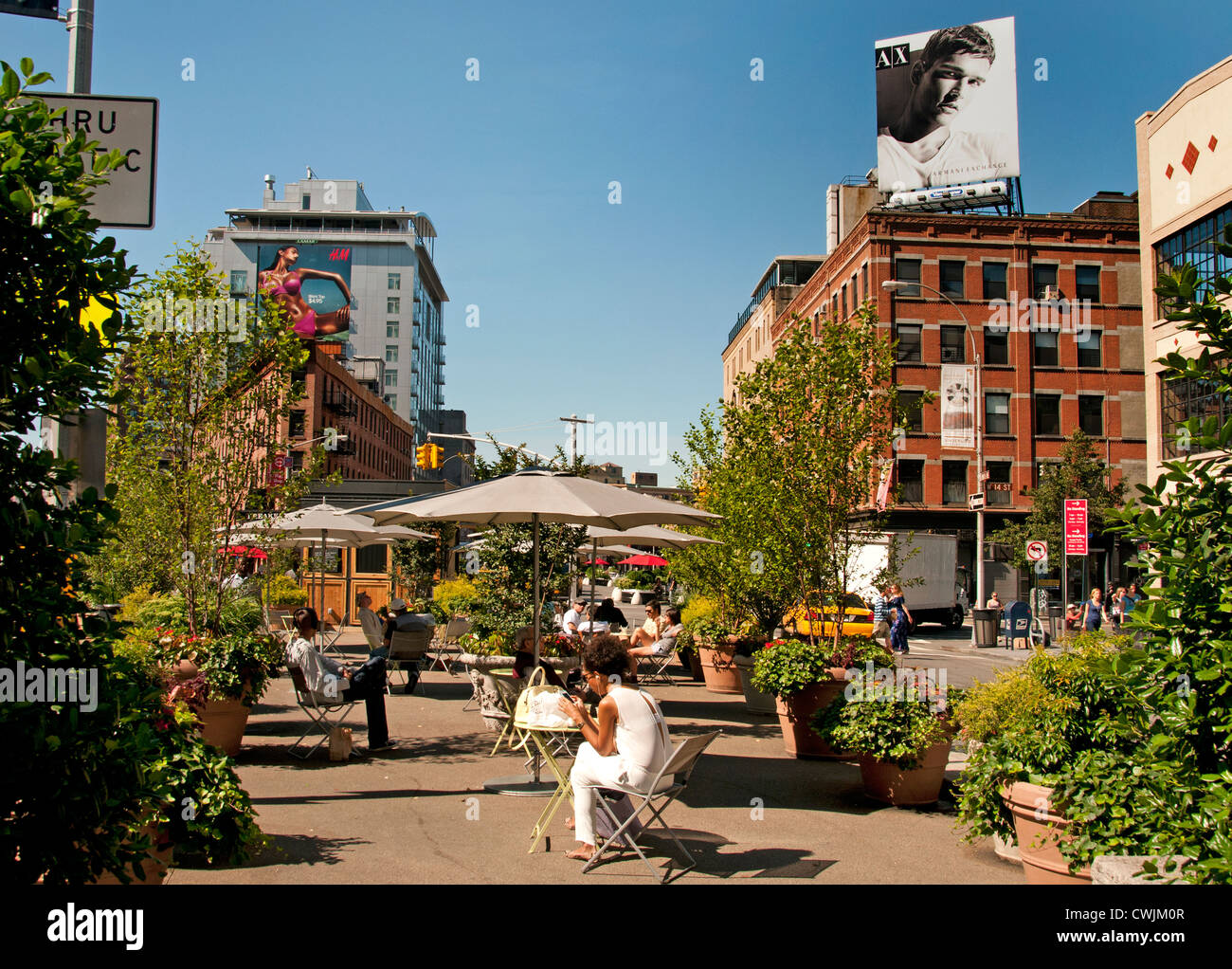 Armani H & M Mode 8th Avenue W 14. Street Meatpacking District Manhattan New York Stadt Vereinigte Staaten von Amerika Stockfoto