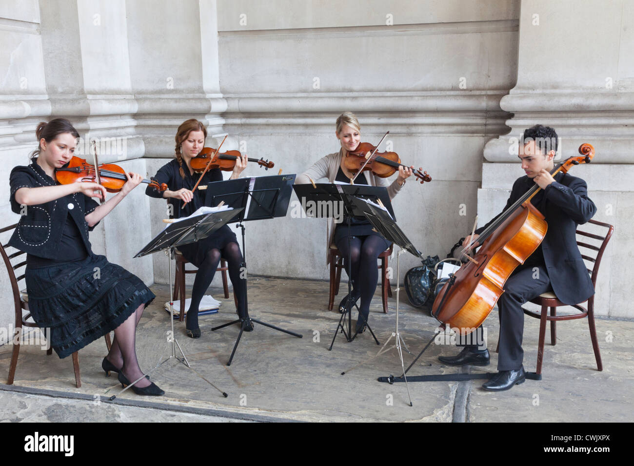 England, London, die Stadt, die Royal Exchange, klassischen Musikern Stockfoto