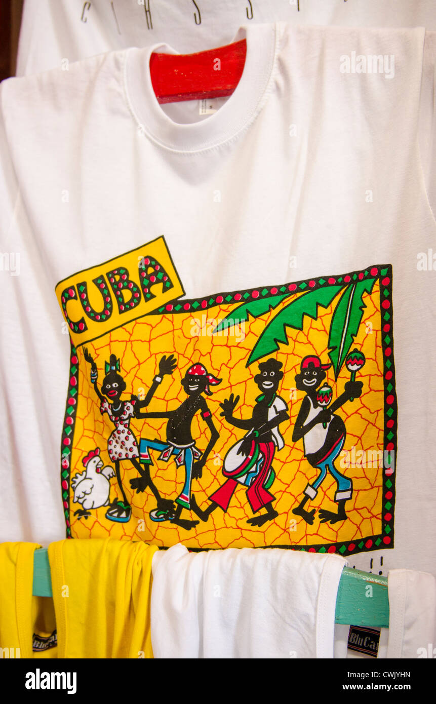 T-Shirts in Straßenmarkt, Trinidad, Kuba, UNESCO-Weltkulturerbe. Stockfoto