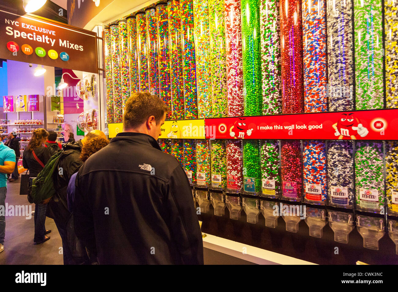 Innen M & M' Chocolate Candy Store in Manhattan New York City Times Square Stockfoto