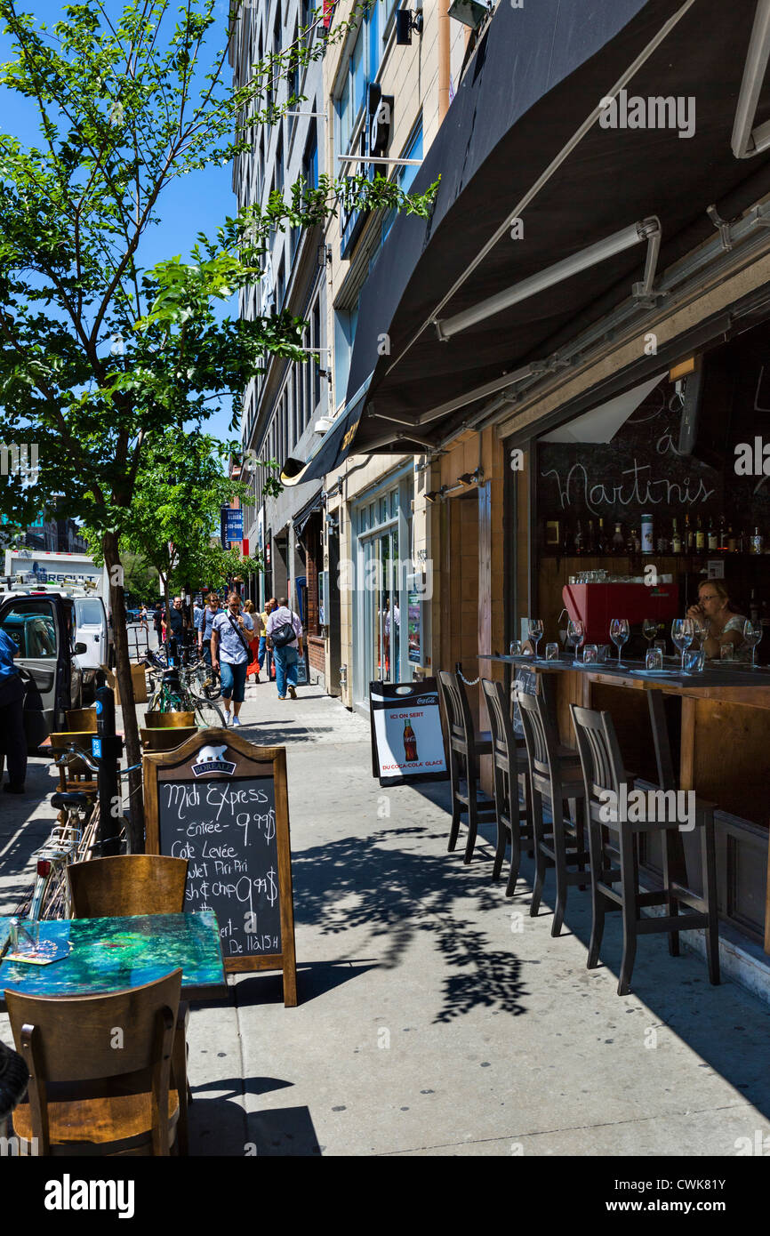 Bar und Geschäfte am Boulevard Saint-Laurent im Stadtteil Plateau Mont-Royal nördlich von Rue Sherbrooke, Montreal, Quebec, Kanada Stockfoto
