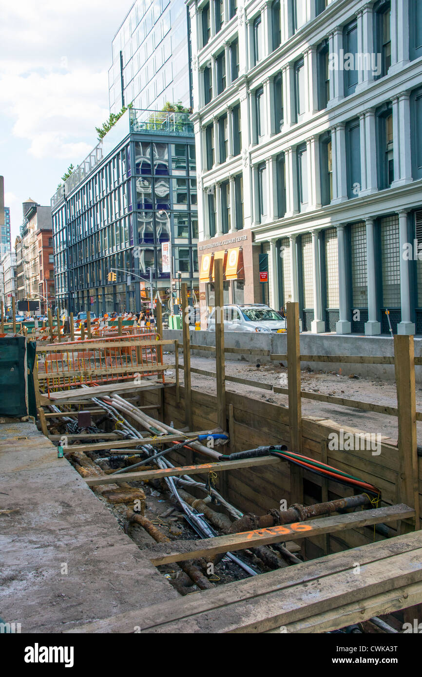 Con Edison und der City of New York, Installation einer neuen Infrastruktur unter Grand Street in Downtown Manhattan Stockfoto