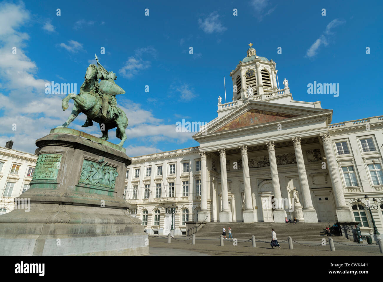 Kirche von Saint Jacques-Sur-Coudenberg mit Statue der Statue von Gottfried von Bouillon, Royal Hotel, Brussels, Belgien Stockfoto