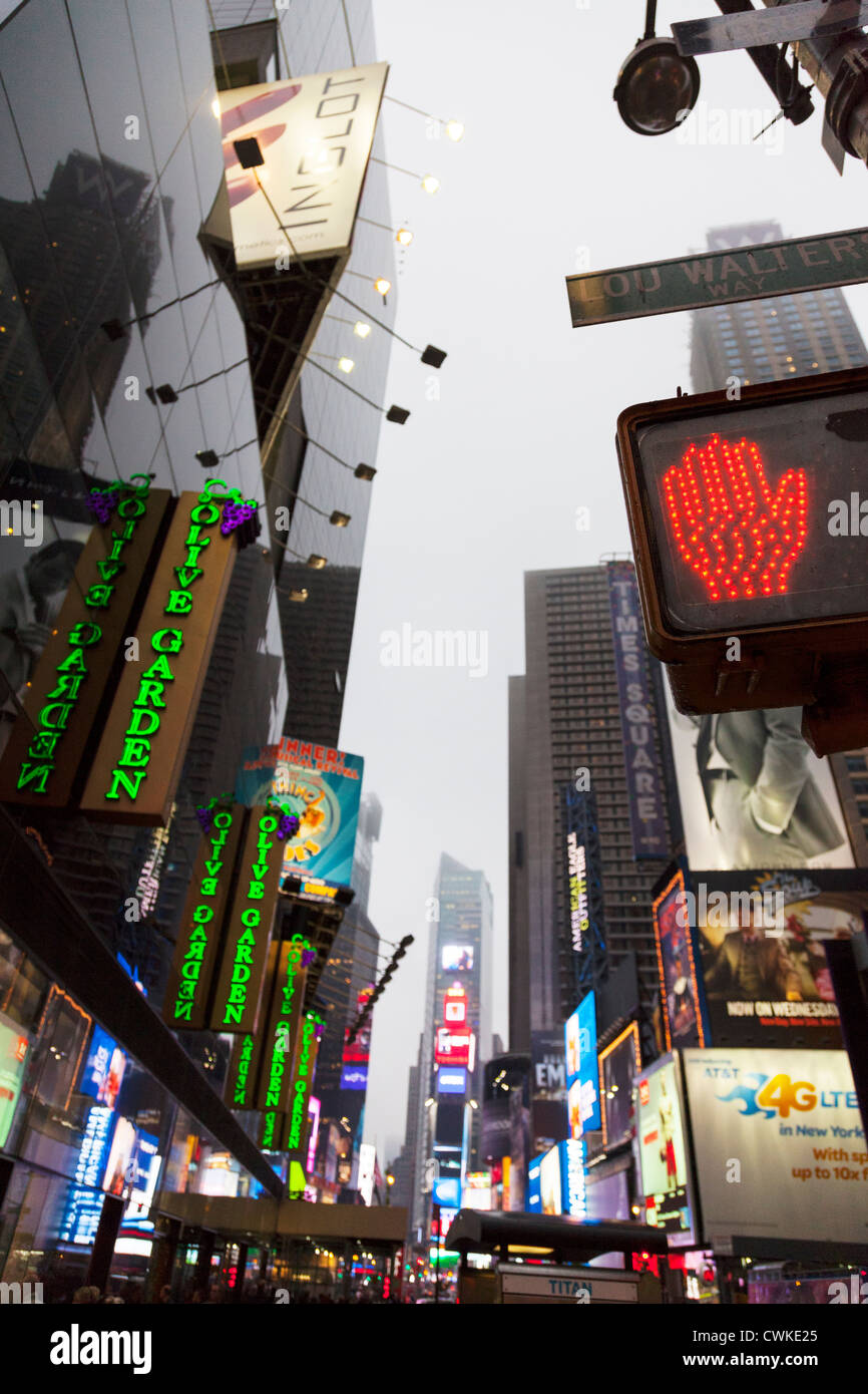 Olive Garden Restaurant Und Hand Stop Schild Auf Dem Times Square