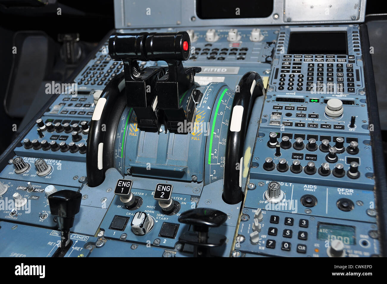 Airbus a320 cockpit Fotos und Bildmaterial in hoher Auflösung Alamy