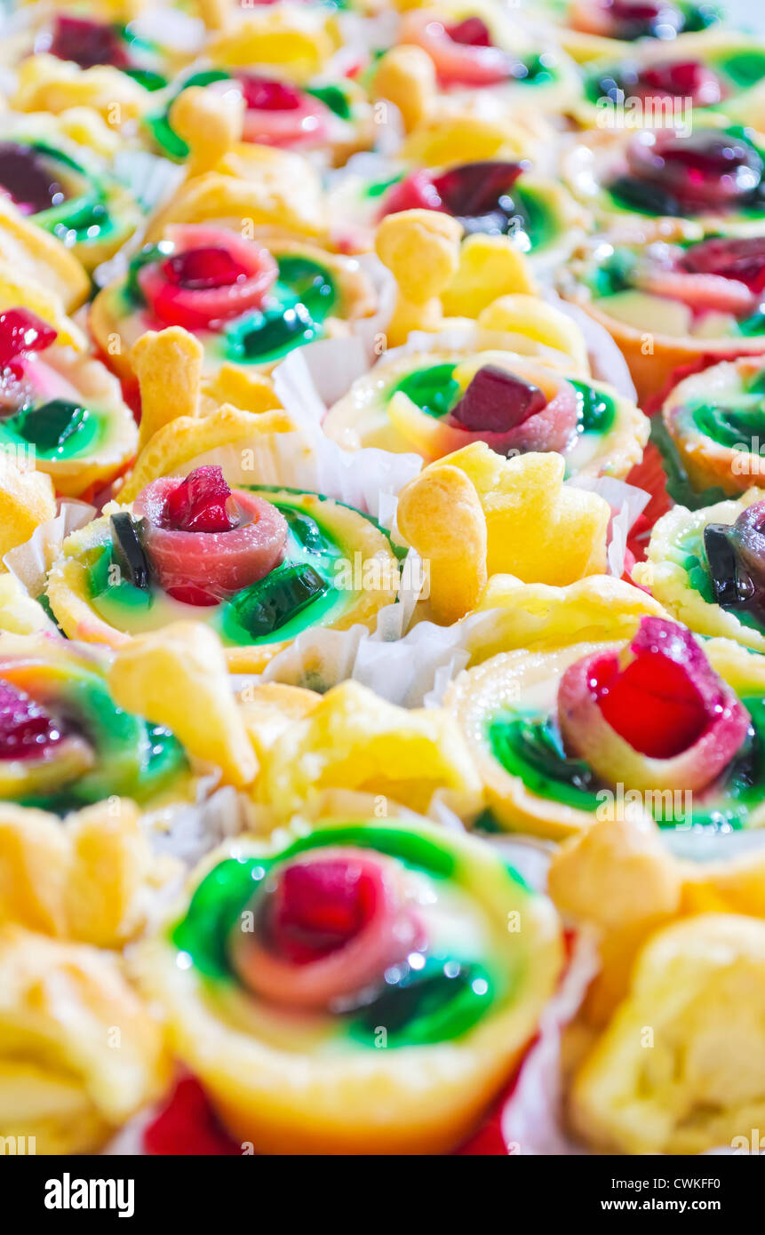 Köstliche rote und grüne Gelatine Torte dessert Stockfoto