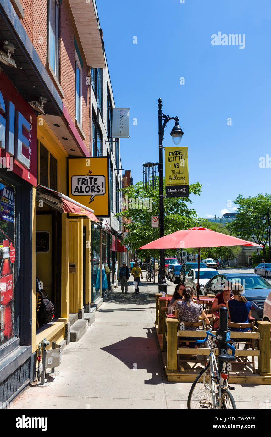 Geschäfte und Cafés am Boulevard Saint-Laurent im Stadtteil Plateau Mont-Royal nördlich von Rue Sherbrooke, Montreal, Quebec, Kanada Stockfoto