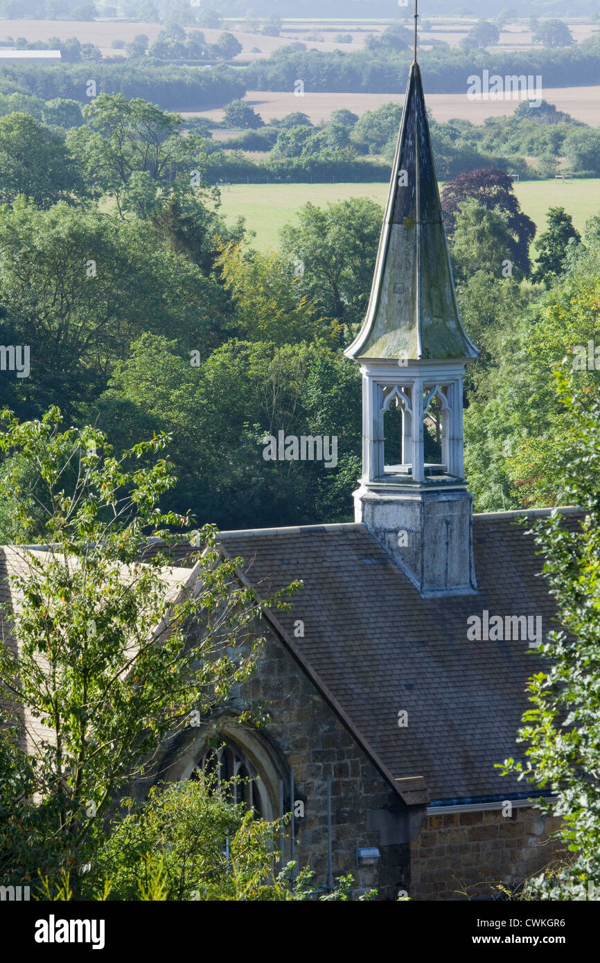 Der Turm auf der Tealby Schule in Tealby Dorf in der Lincolnshire Wolds Area of Outstanding Natural Beauty Stockfoto