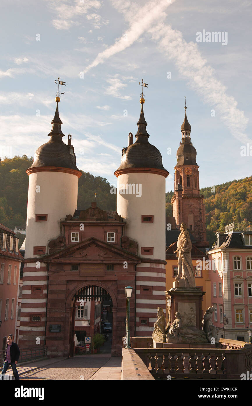 Die Alte Brücke oder alte Brücke in der Altstadt, Heidelberg, Deutschland. Stockfoto