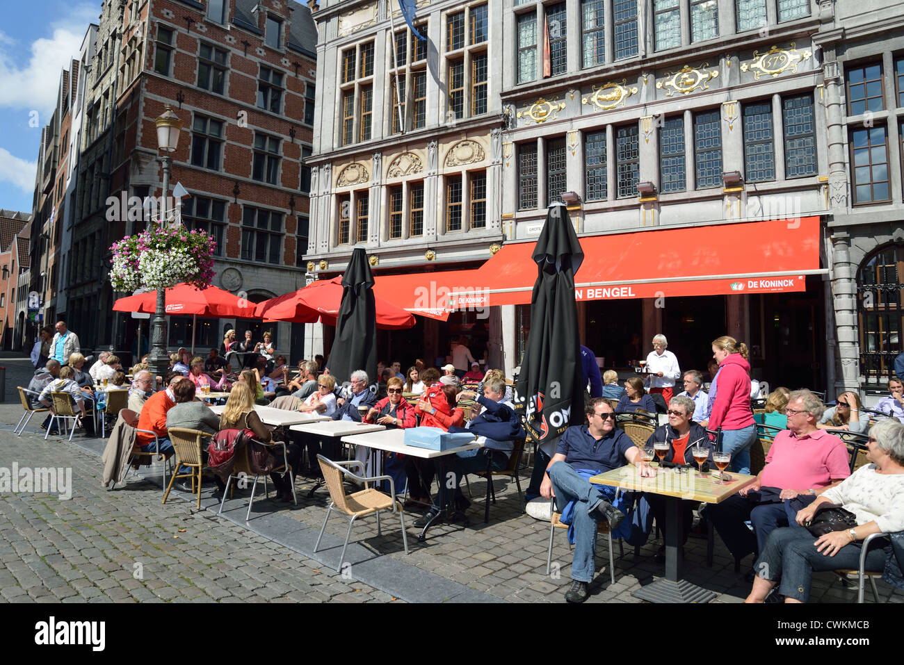 Gartenrestaurants im 16. Jahrhundert Gildenhäuser, Grote Markt, Antwerpen, Provinz Antwerpen, die flämische Region, Belgien Stockfoto