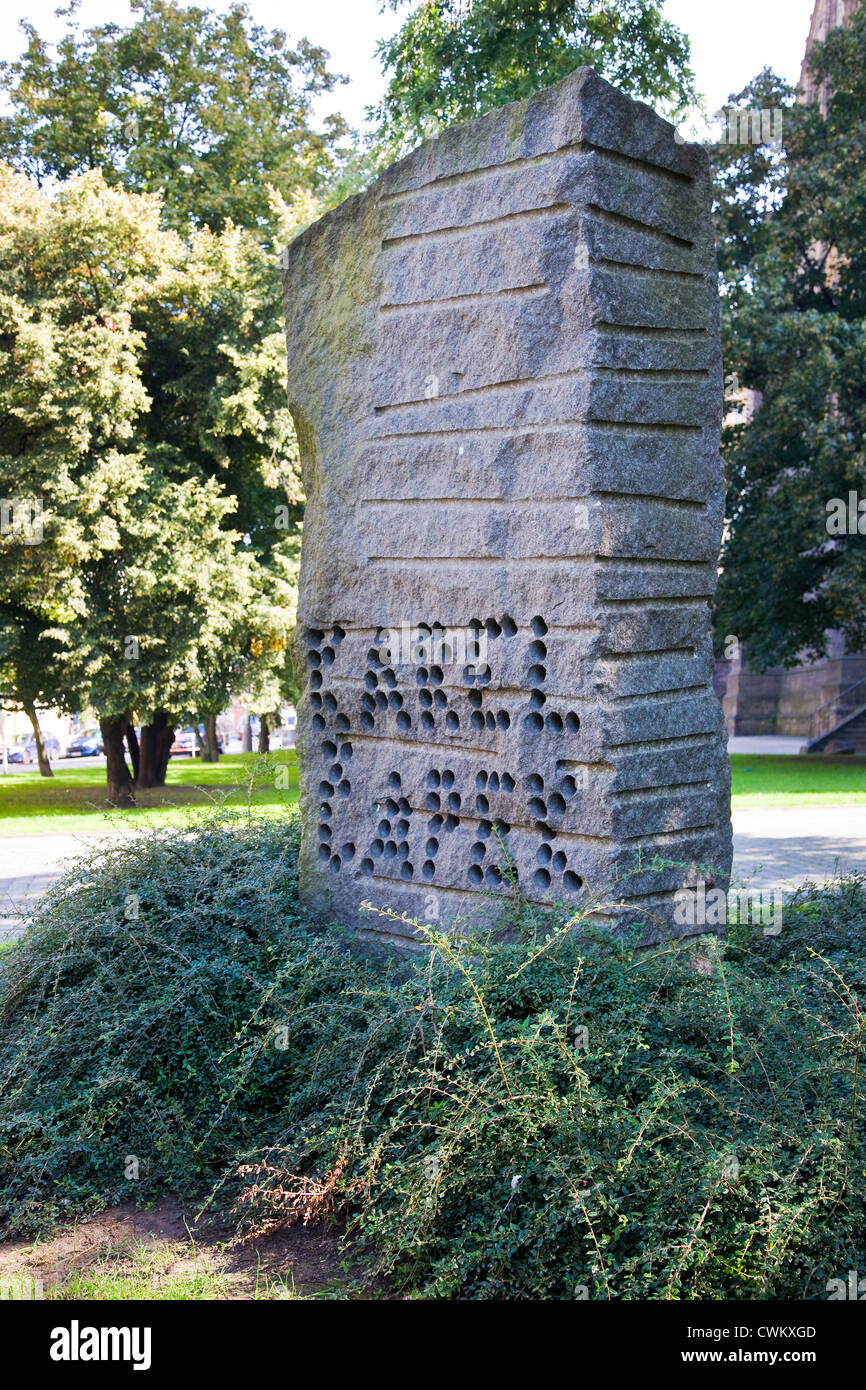 pomnik-karla-eine-josefa-capka-namesti-miru-vinohrady-prag-ceska