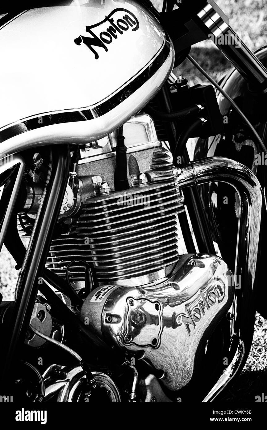Norton Commando 961 Motorrad. Klassische britische Motorrad. Monochrom Stockfoto