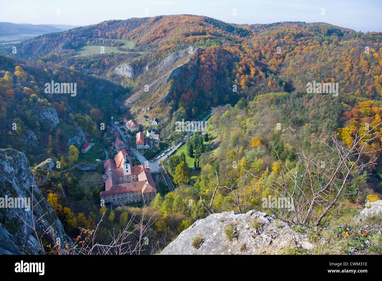 Kostel ein klášter Sv. Jana Krtitele, Svaty Jan Pod Skalou, Cesky Kras